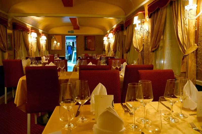 LOCO MOTION lounge bar & restorant